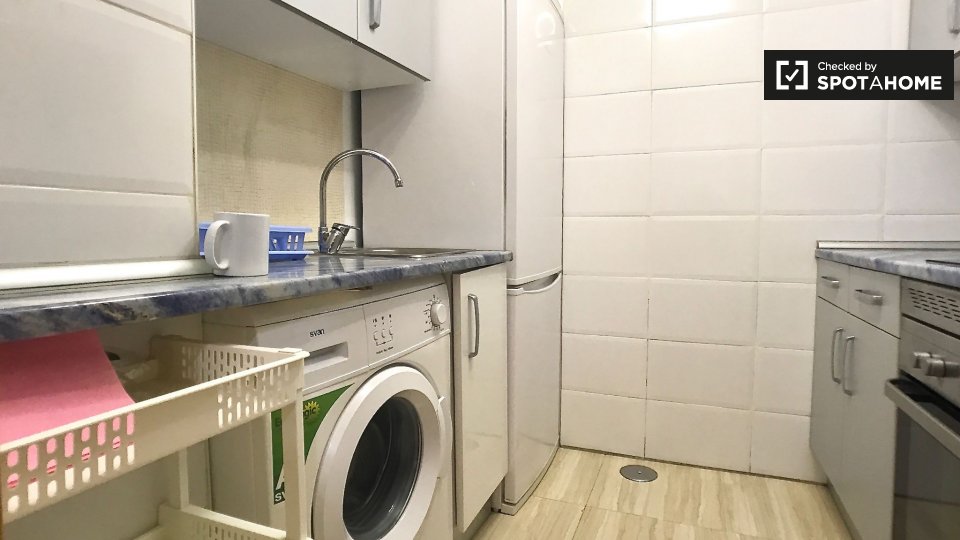 Double room Madrid, 3 beds — photo 5