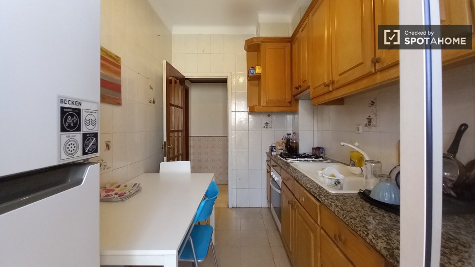 Double room Lisbon, 1 bed, 60m² — photo 1