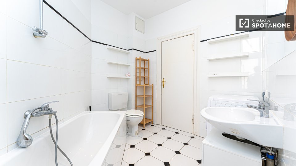 Double room Berlin, 5 beds, 124m² — photo 4