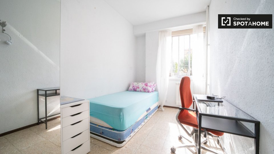 Double room Madrid, 2 beds, 75m² — photo 1