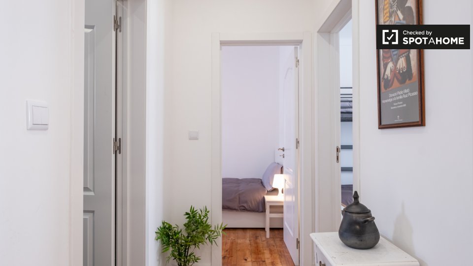 Double room Lisbon, 3 beds, 150m² — photo 17