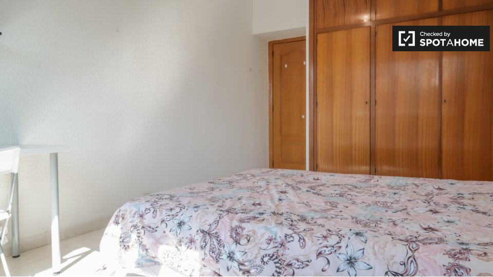 Double room Madrid, 5 beds, 120m² — photo 3