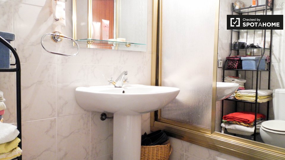 Double room Seville, 4 beds, 90m² — photo 16