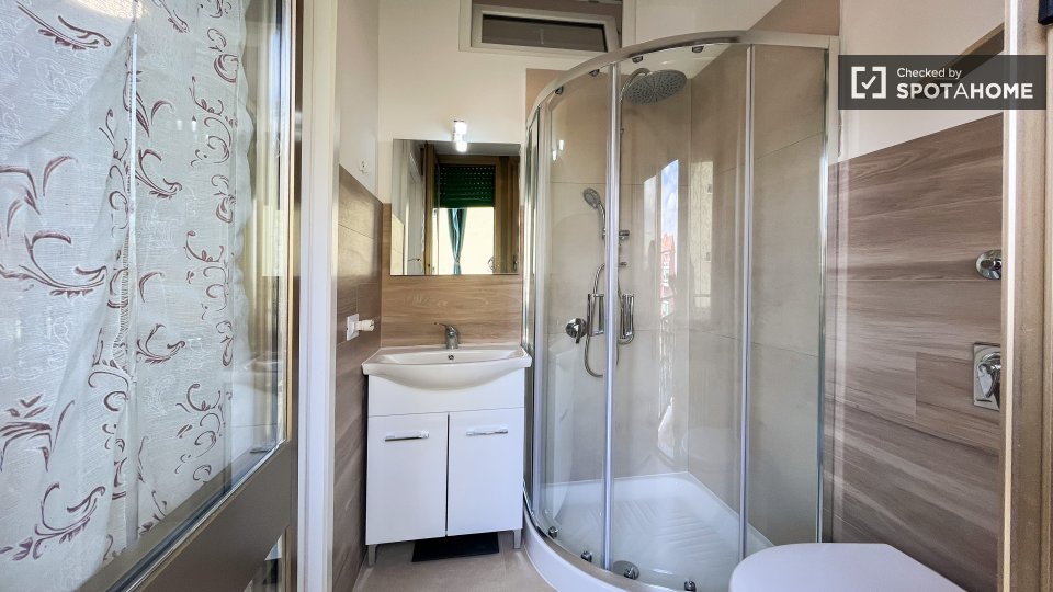 Double room Milan, 3 beds — photo 6