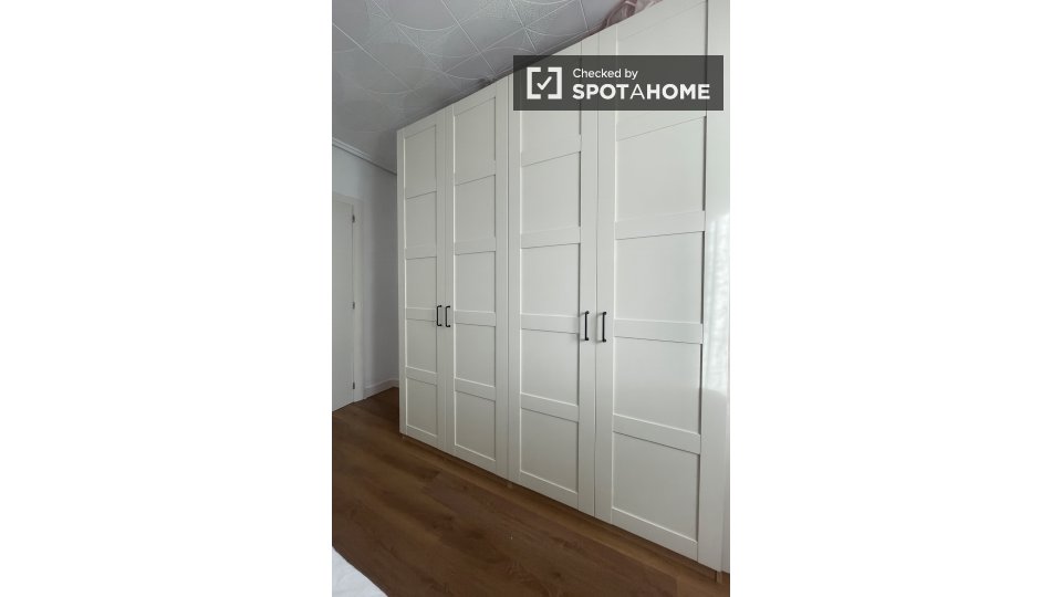 Apartment Barcelona, 3 beds, 80m² — photo 14