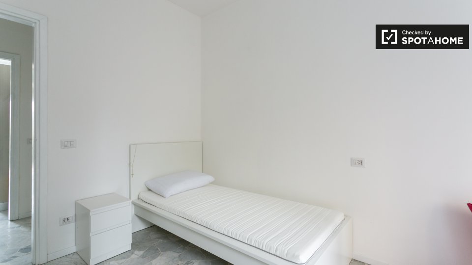 Double room Milan, 3 beds, 75m² — photo 6