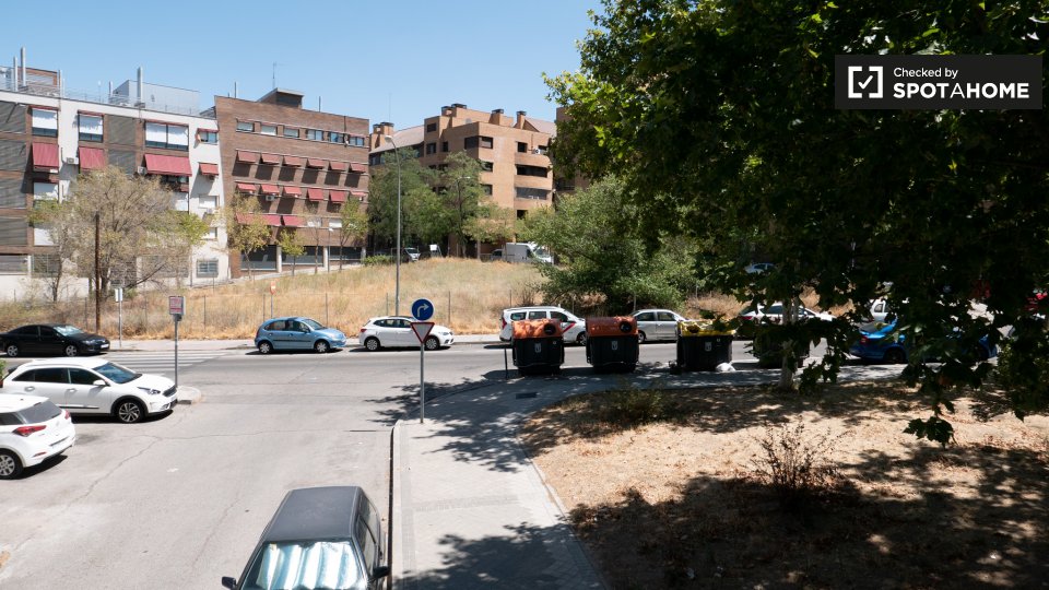 Double room Madrid, 3 beds, 75m² — photo 19