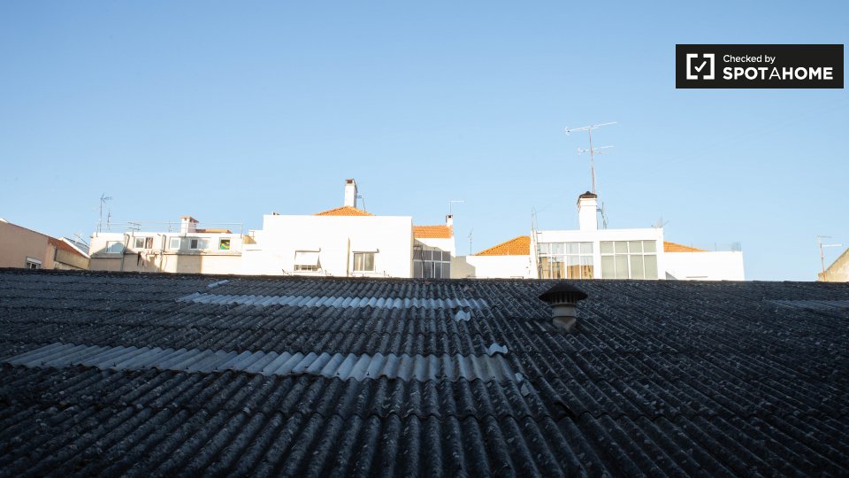Double room Lisbon, 3 beds, 60m² — photo 6