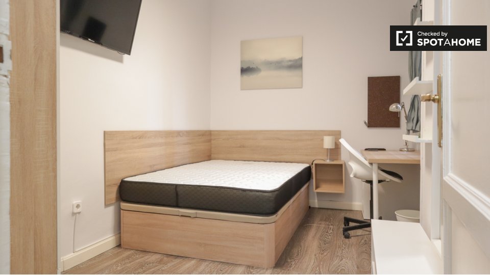 Double room Madrid, 5 beds, 120m² — photo 6