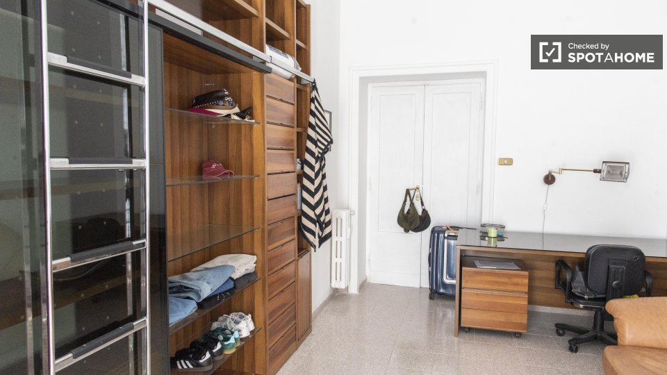 Double room Rome, 3 beds — photo 13
