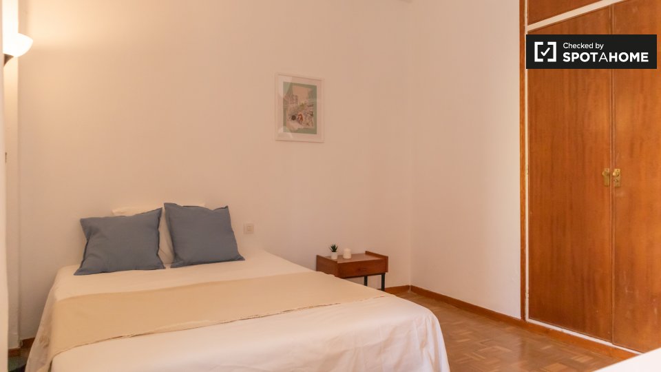 Double room Madrid, 6 beds, 152m² — photo 3