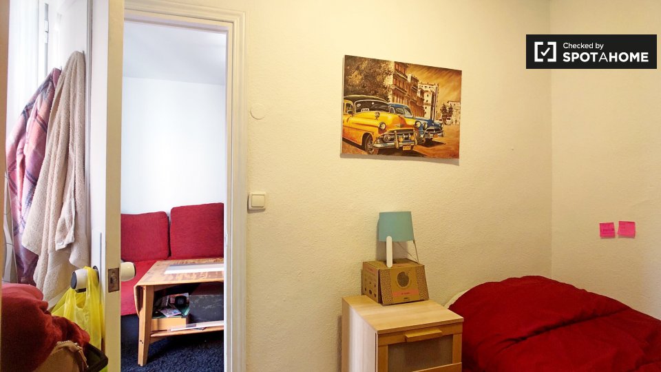 Double room Madrid, 3 beds, 50m² — photo 3