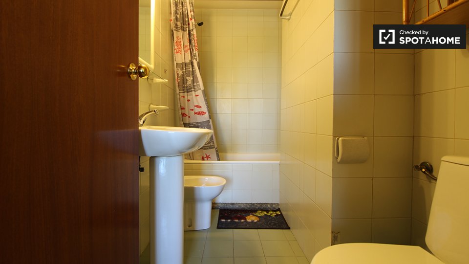Double room Madrid, 5 beds, 80m² — photo 6
