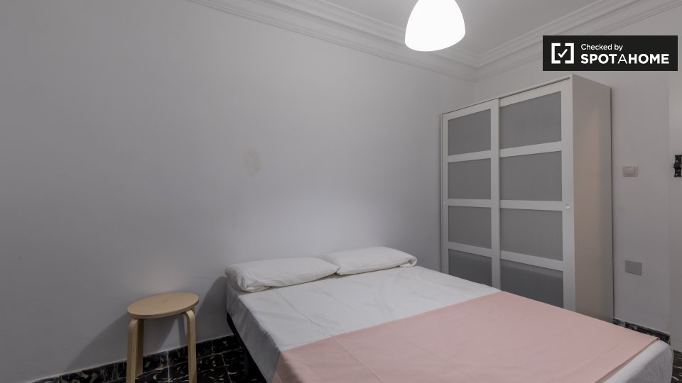 Double room Valencia, 7 beds, 160m² — photo 2