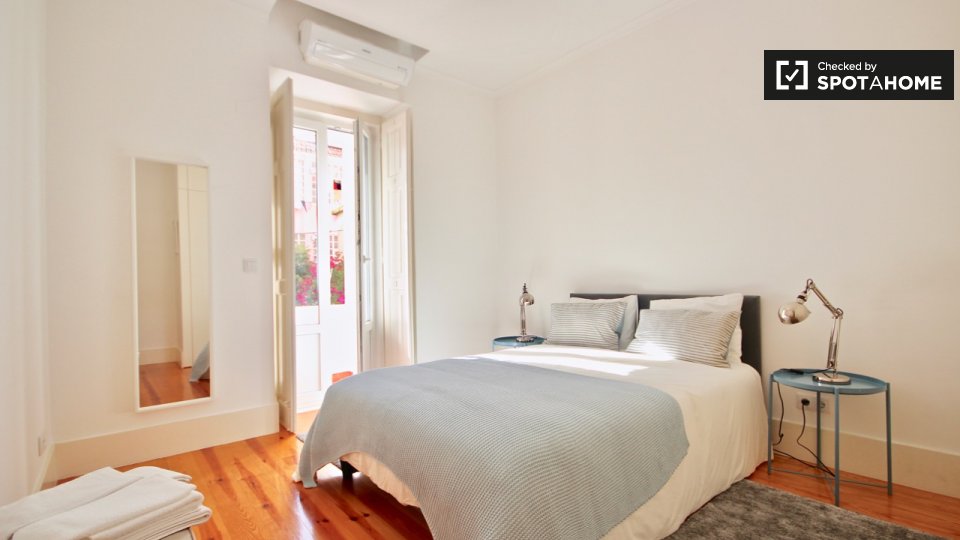 Apartment Lisbon, 2 beds, 75m² — photo 12
