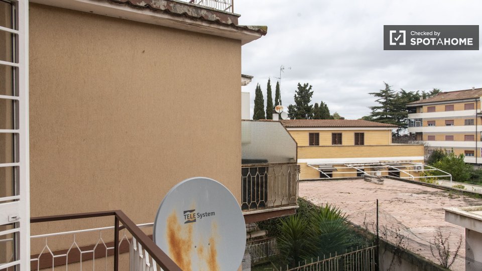 Double room Rome, 3 beds, 93m² — photo 8