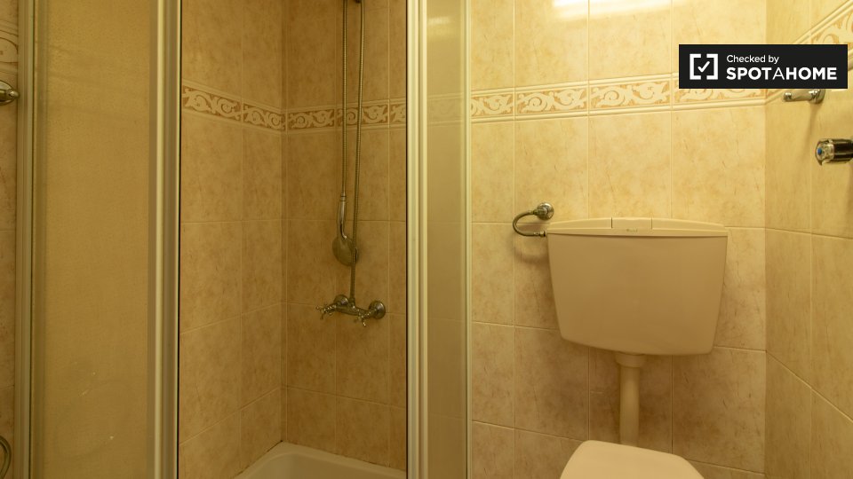 Apartment Lisbon, 5 beds, 90m² — photo 15