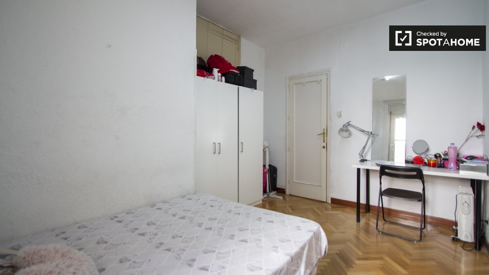 Double room Madrid, 8 beds, 200m² — photo 3