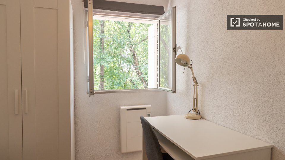 Double room Madrid, 4 beds — photo 46