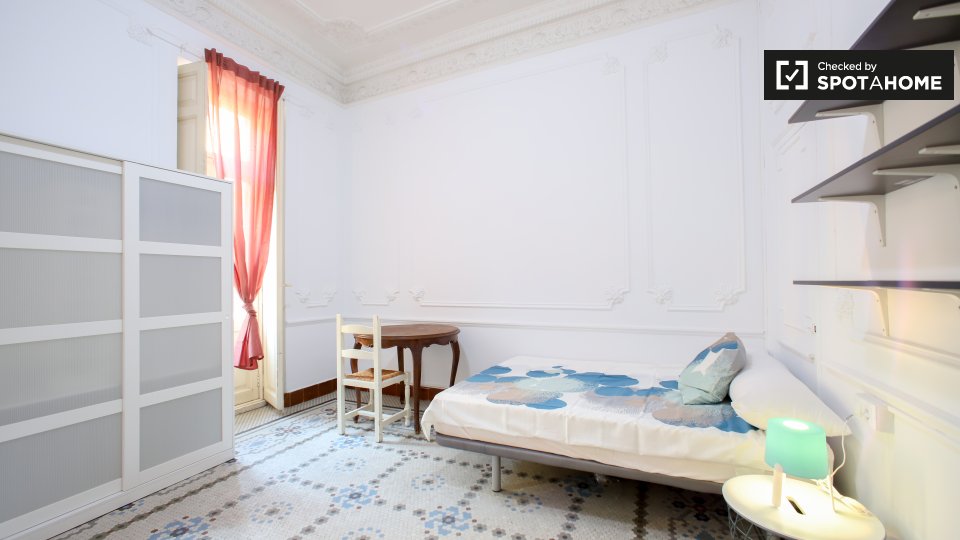 Double room Valencia, 10 beds, 300m² — photo 2