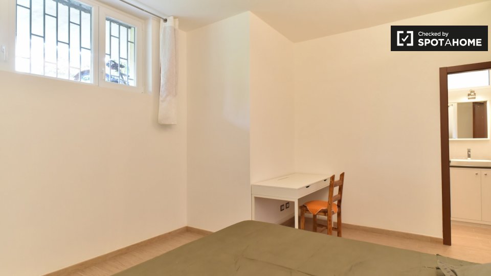 Double room Rome, 3 beds, 120m² — photo 5