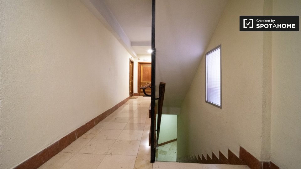Double room Madrid, 3 beds — photo 15