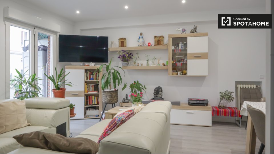 Double room Madrid, 3 beds — photo 1