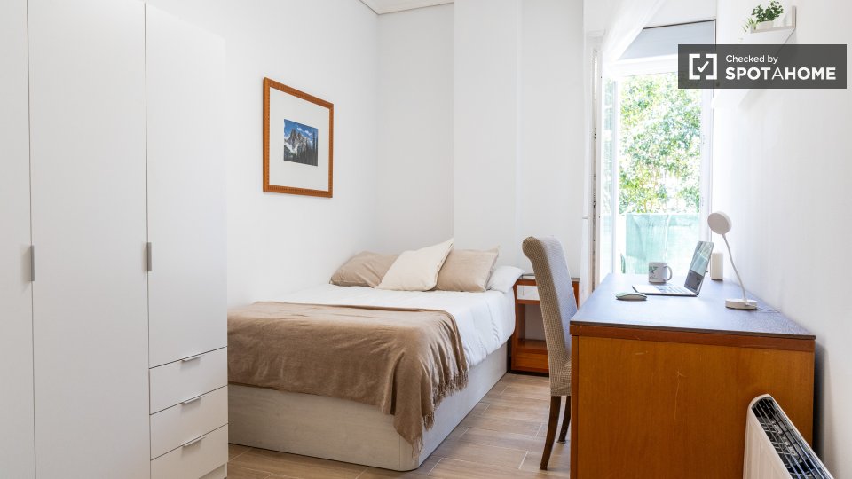 Double room Madrid, 5 beds — photo 14