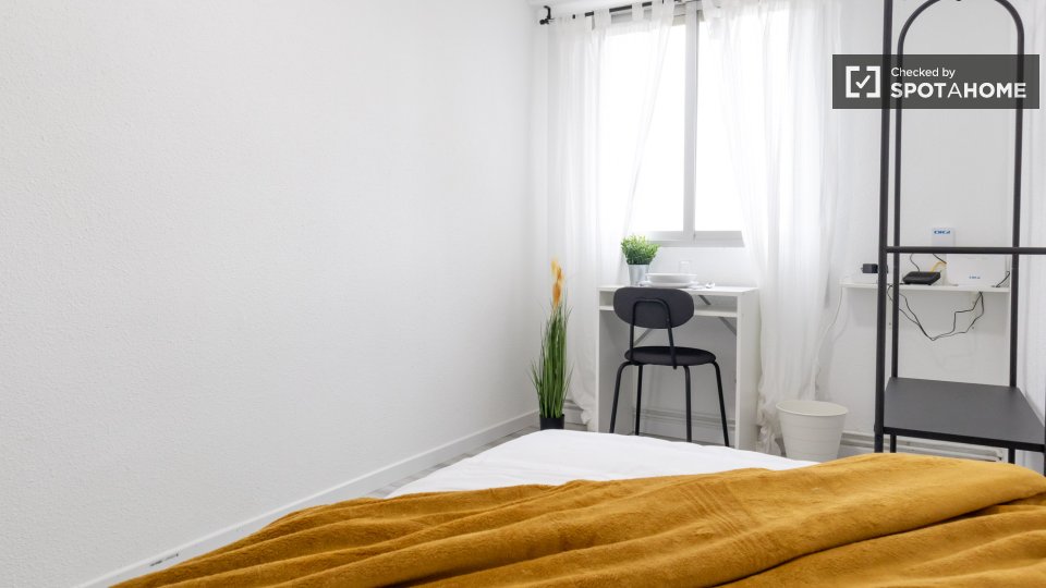 Double room Madrid, 5 beds — photo 15