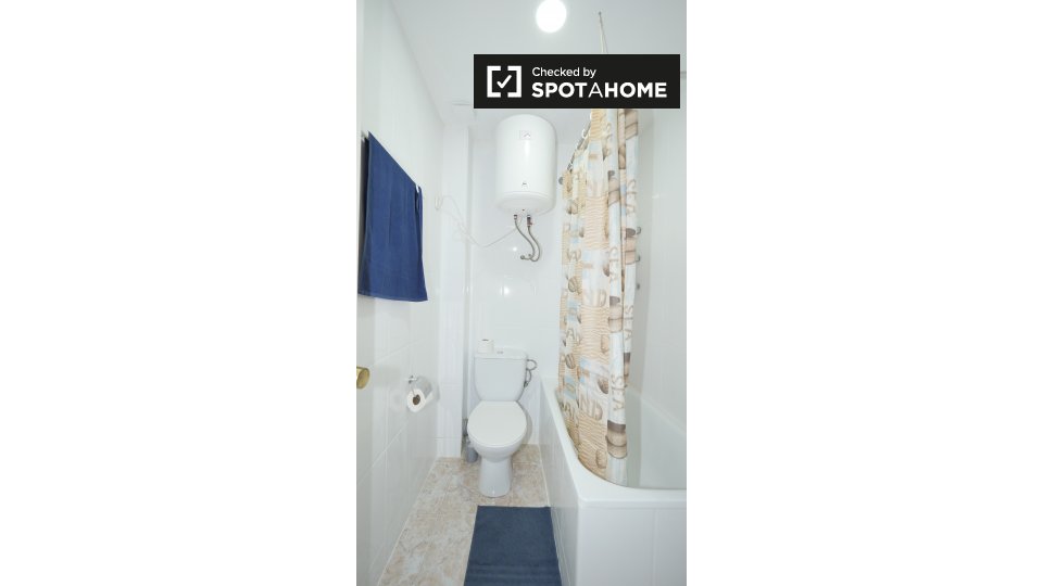 Double room Barcelona, 3 beds, 55m² — photo 8
