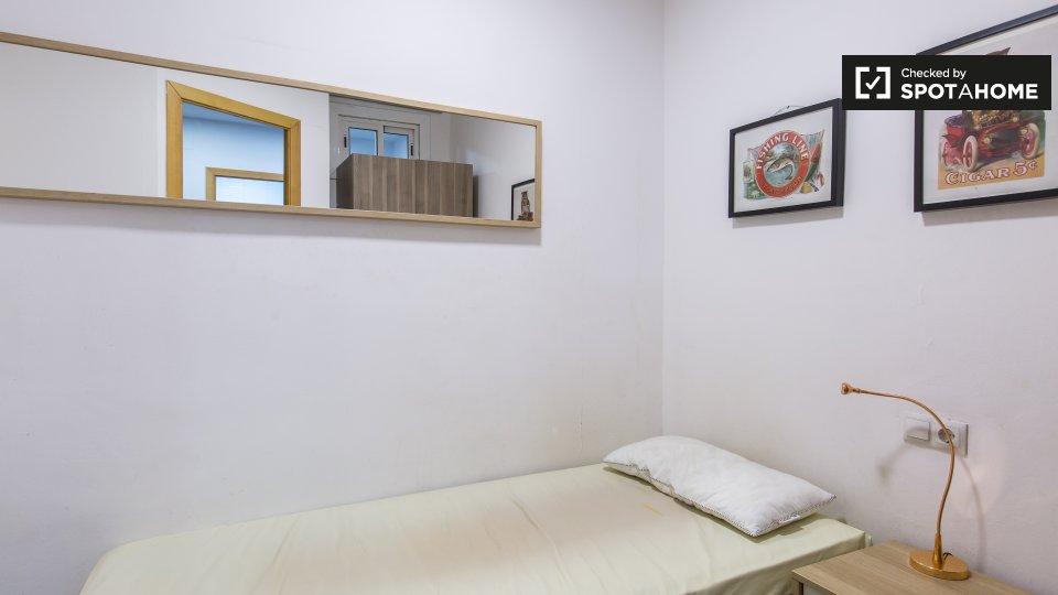 Apartment Barcelona, 3 beds, 60m² — photo 7