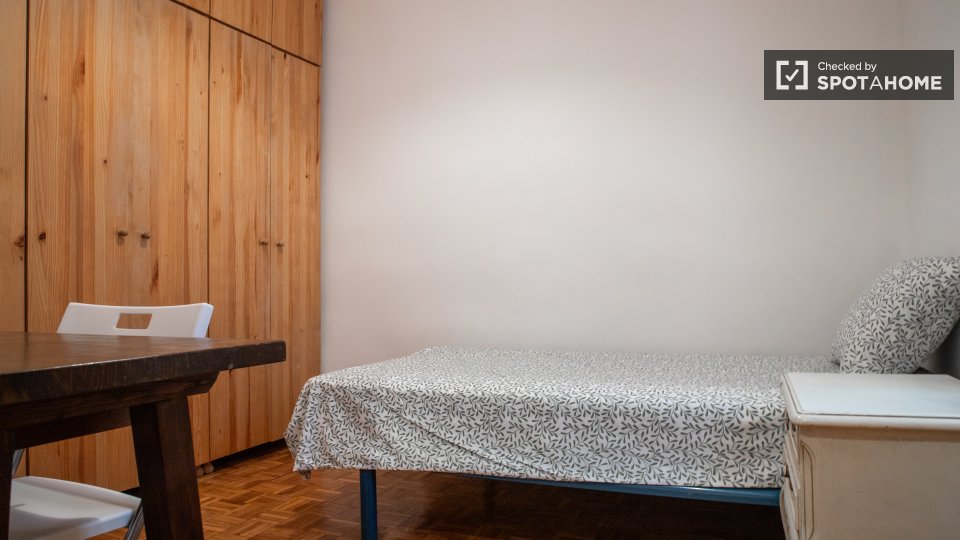 Double room Madrid, 5 beds, 120m² — photo 45