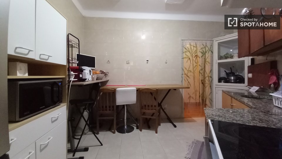 Double room Lisbon, 5 beds, 90m² — photo 36