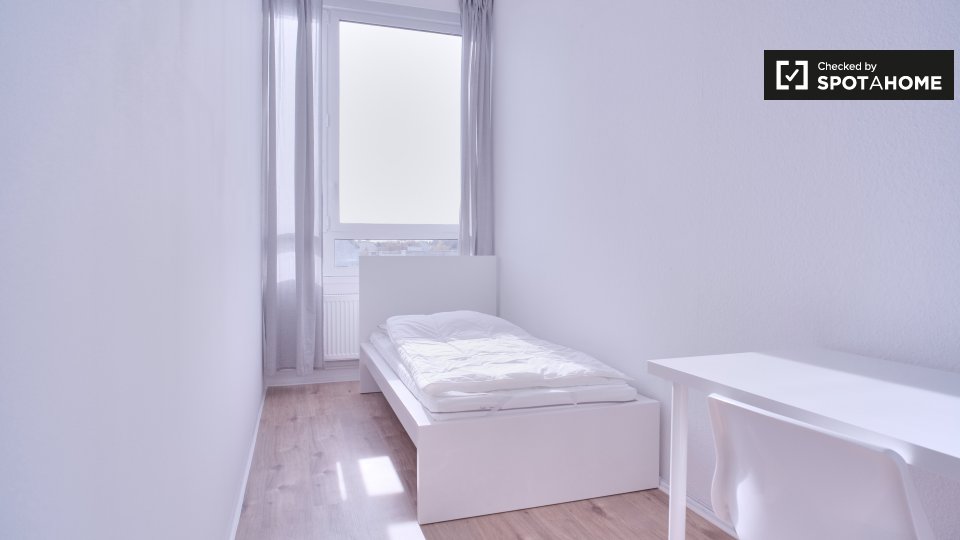 Double room Berlin, 3 beds, 47m² — photo 6