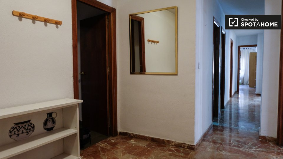 Apartment Granada, 4 beds, 150m² — photo 24
