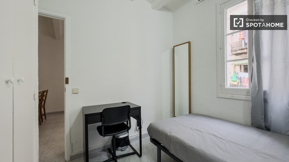 Double room Barcelona, 3 beds — photo 2