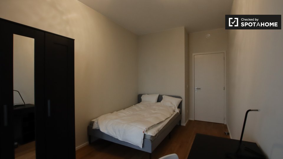 Double room Brussels, 3 beds, 130m² — photo 2