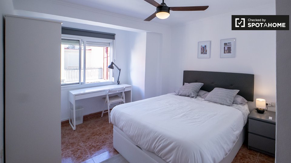 Double room Valencia, 3 beds — photo 1