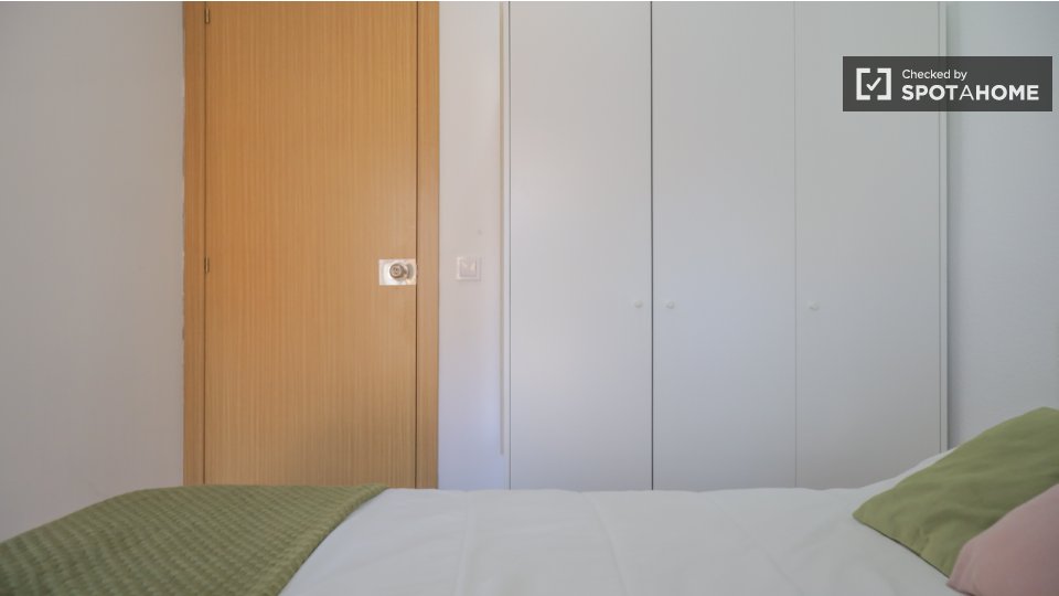 Double room Madrid, 5 beds, 140m² — photo 4
