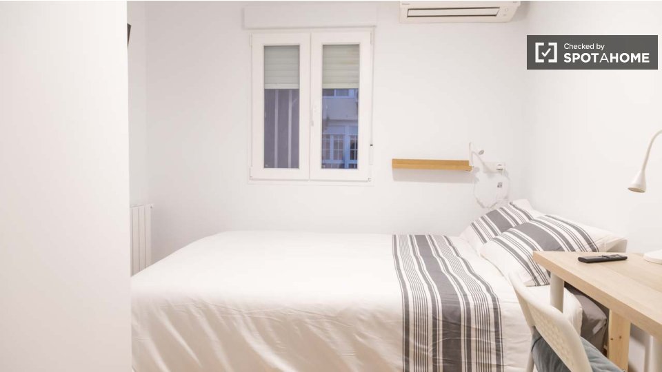 Double room Madrid, 3 beds, 50m² — photo 11