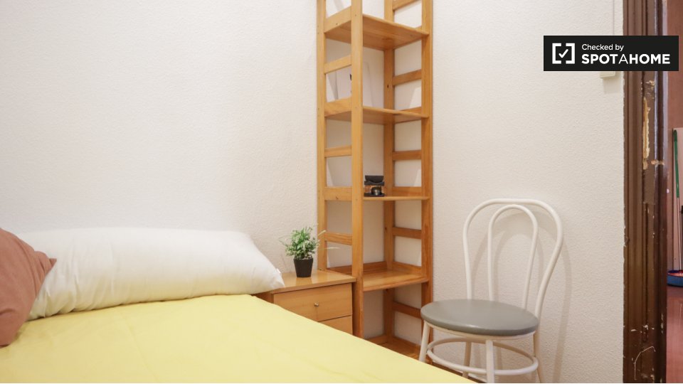 Double room Madrid, 5 beds, 90m² — photo 4