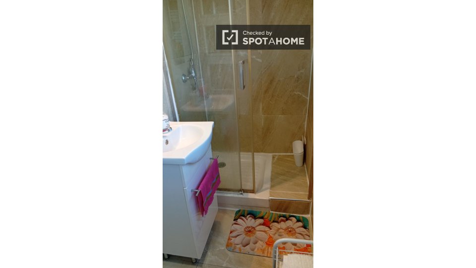 Double room Madrid, 5 beds, 120m² — photo 50
