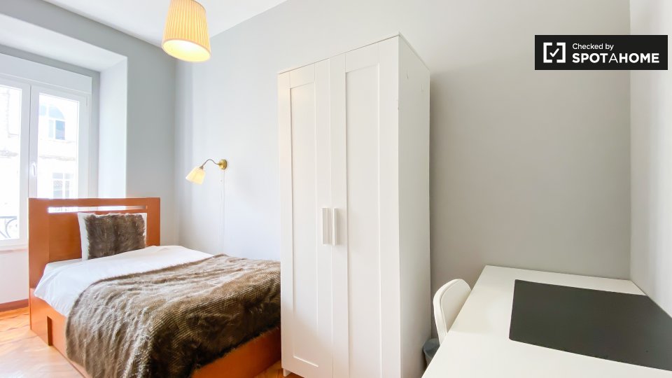 Double room Lisbon, 5 beds — photo 42