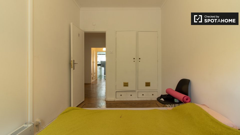 Double room Lisbon, 3 beds, 75m² — photo 13