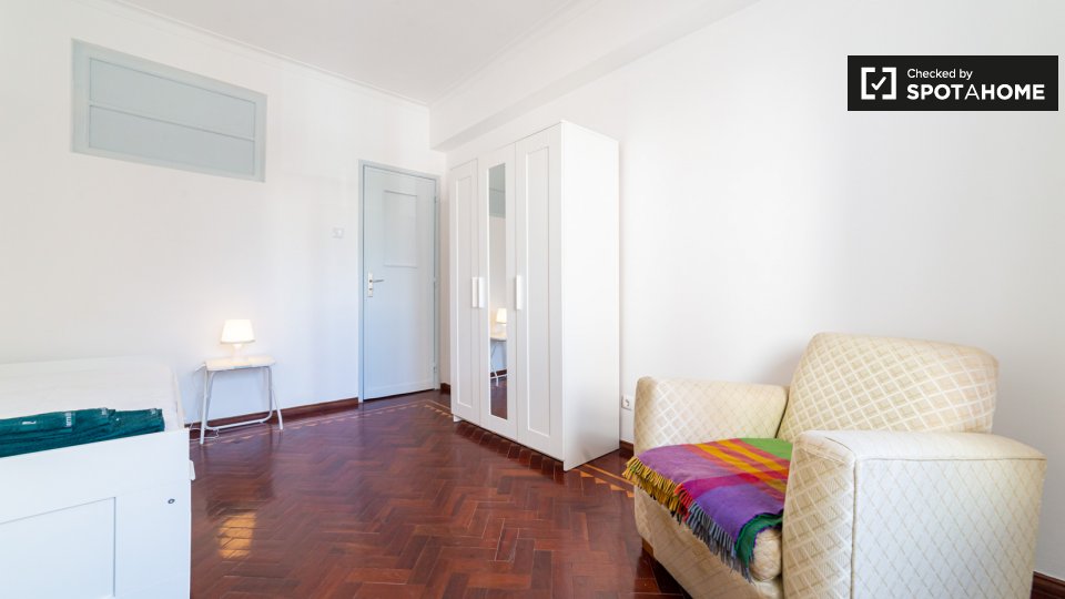 Double room Lisbon, 4 beds, 120m² — photo 5
