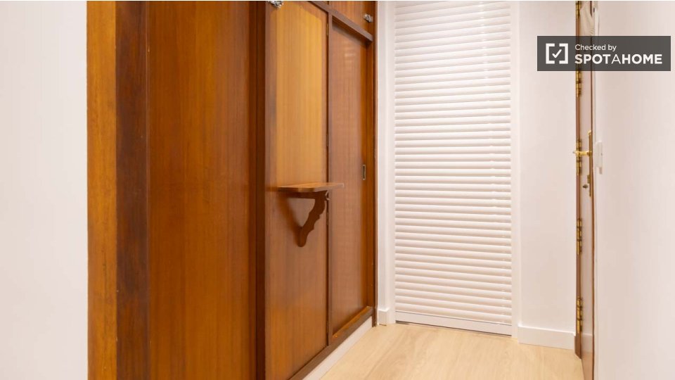 Double room Madrid, 3 beds, 50m² — photo 29