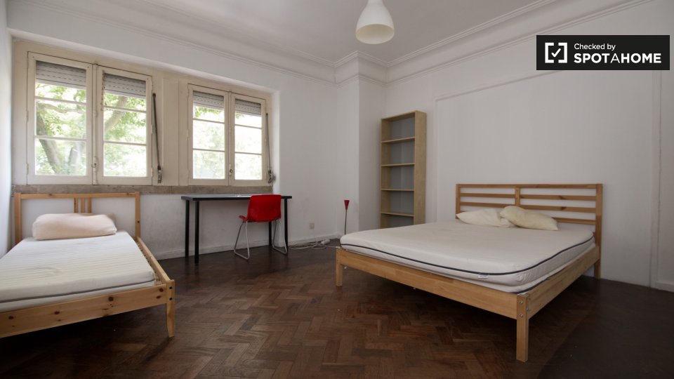 Double room Lisbon, 7 beds, 100m² — photo 1