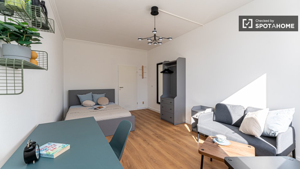 Double room Berlin, 5 beds, 166m² — photo 17