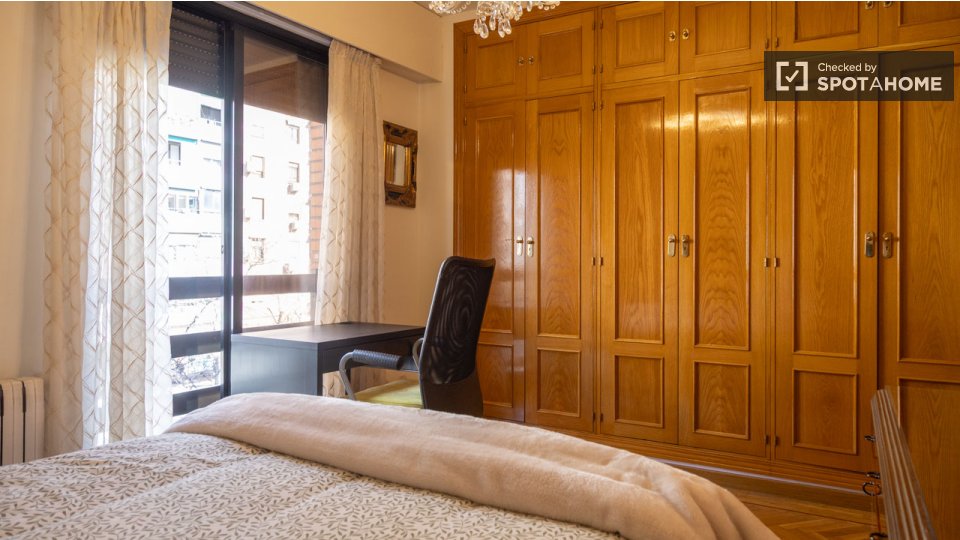 Double room Madrid, 3 beds, 150m² — photo 11