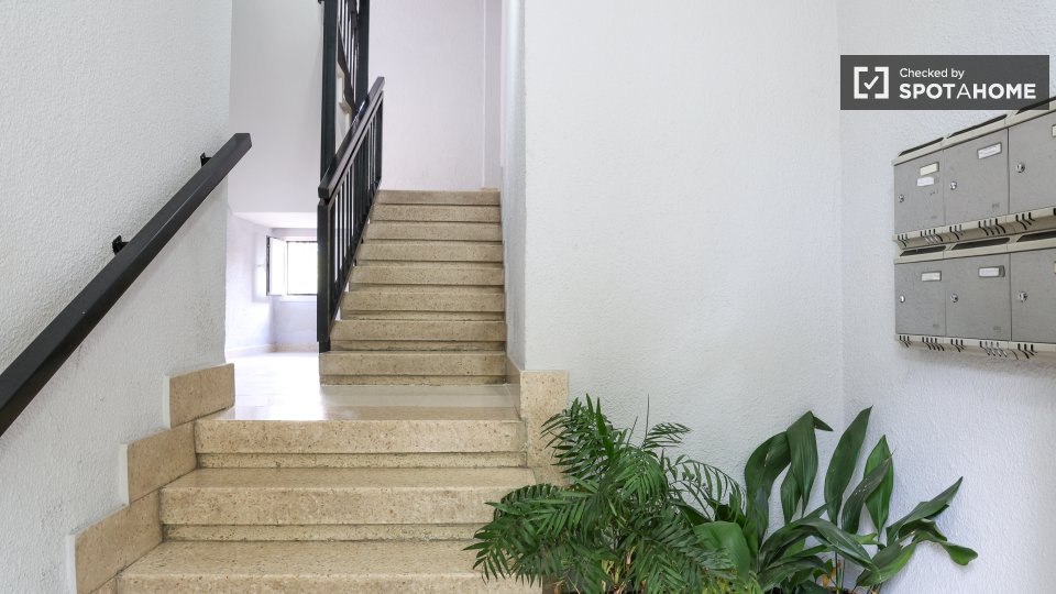 Double room Madrid, 3 beds, 85m² — photo 21